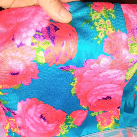 NWT Sexy Scrunch Back Floral Leggings. - Picture 6 of 9